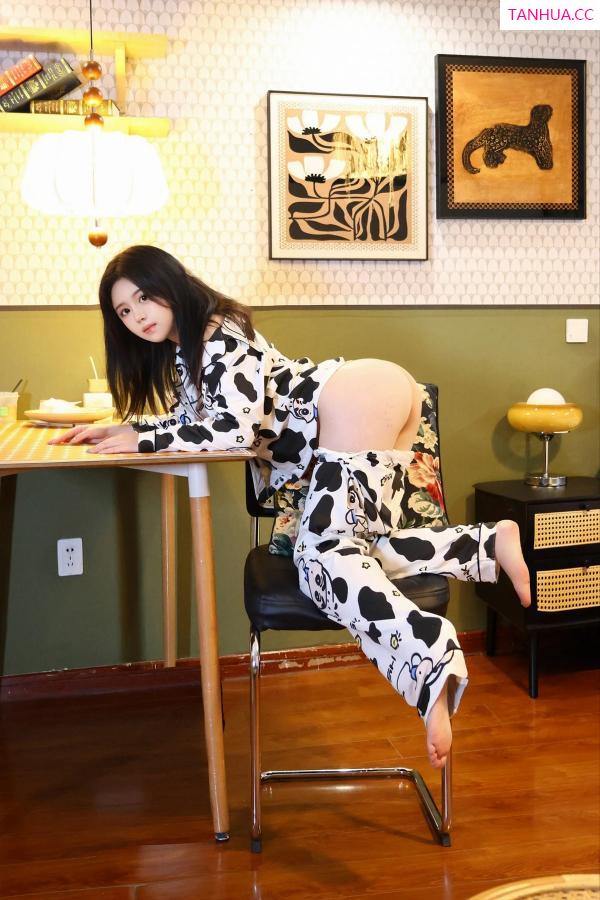   [XiuRen]高清写真图 2024.05.10 No.8517 小薯条nienie 美臀性感第56张图片